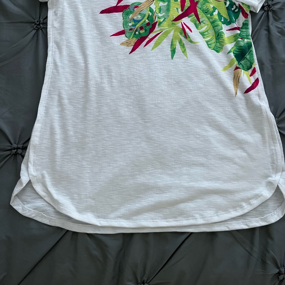 Chico's White Graphic Tee Relaxed Short Sleeve